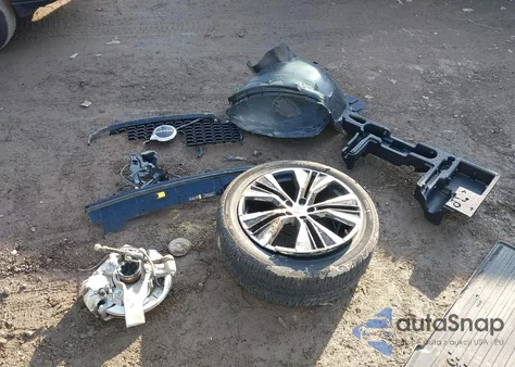 2025 Volvo Xc60 B5 Plus z USA, uszkodzony, nr VIN YV4M12RC1S1056501